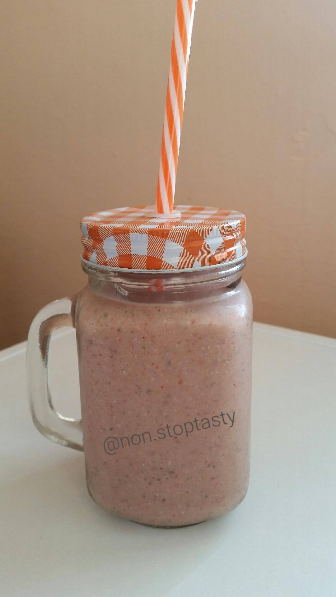 Healthy Strawberry-Banana Smoothie