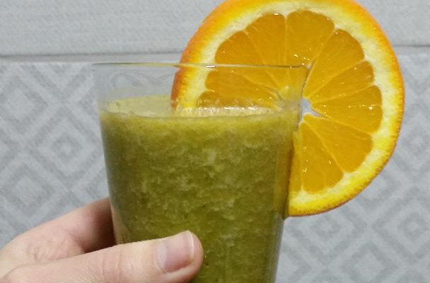 Healthy Orange-Banana Smoothie with Spinach