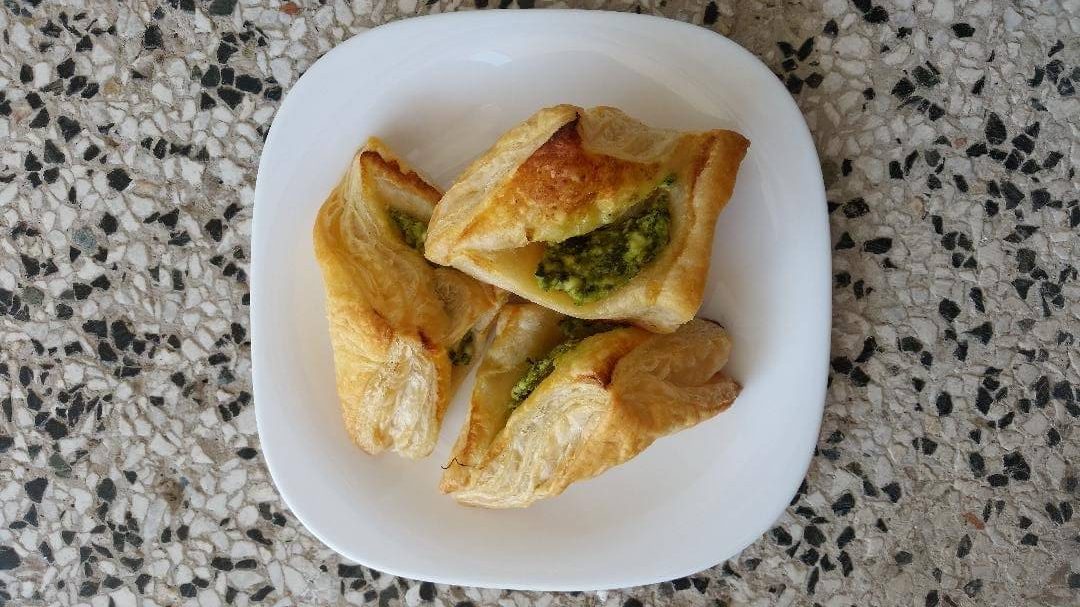 Spinach and Feta Puff Pastry Triangles